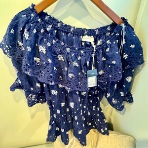 NWT, Beautiful, M, blue Universal Thread blouse. Sleeves up or down.